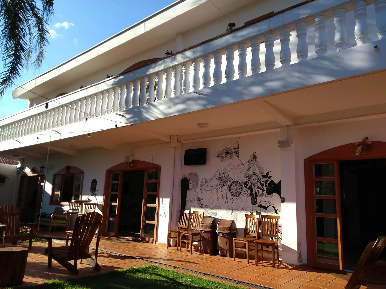 Varanda da frente com mural