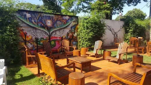 Jardim com mural
